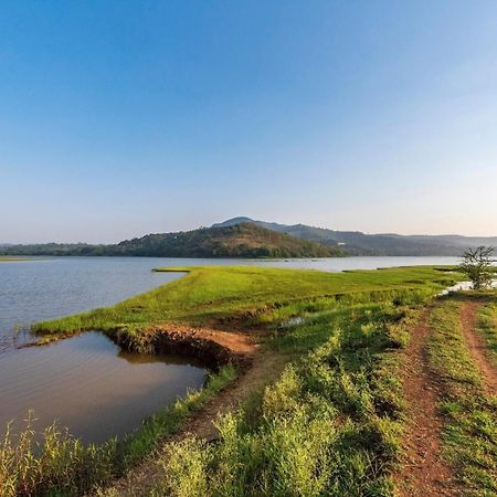 Saffronstays Lakeview Nivara - Farm Stay Villa With Private Pool Near Pune Bagian luar foto