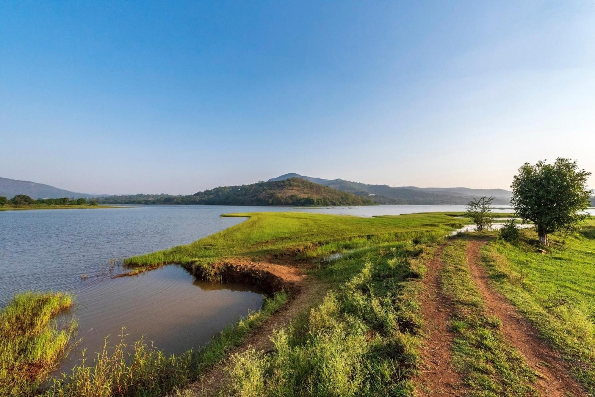 Saffronstays Lakeview Nivara - Farm Stay Villa With Private Pool Near Pune Bagian luar foto