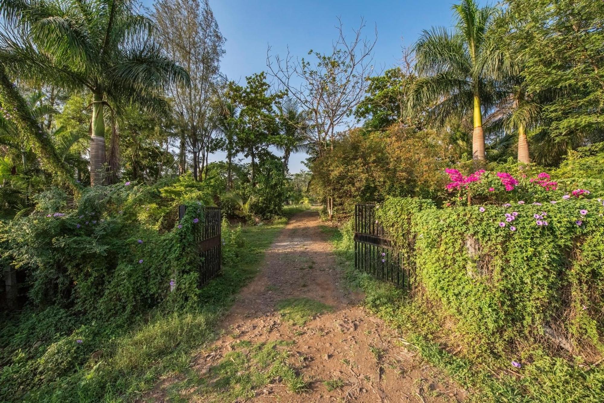 Saffronstays Lakeview Nivara - Farm Stay Villa With Private Pool Near Pune Bagian luar foto